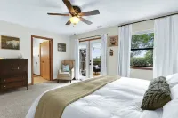 Hill Country views, beautiful sunsets, private, and natural wildlife.