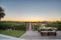 NEW Private Million Dollar Riverfront Retreat