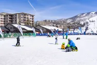 Ski-In/Ski-Out 1 BD Modern Luxury Slopeside Retreat