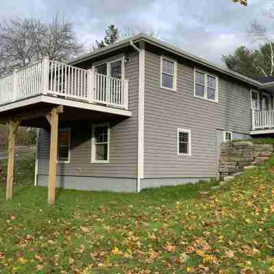 Newly renovated 3 bedroom, 2 bath bungalow, just steps to downtown BBH. Hotel Exterior