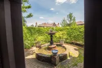Charming and Historic Holly Cottage Carriage House in Downtown Tyler