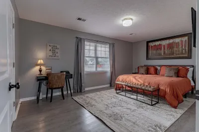 Roomy 4BR in the Heart of the Bluegrass Отели рядом с достопримечательностью «Заказник Сондерс Спрингс»