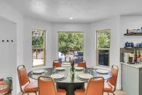 Zion Luxe Family Escape: HotTub, Games, Sleeps 14