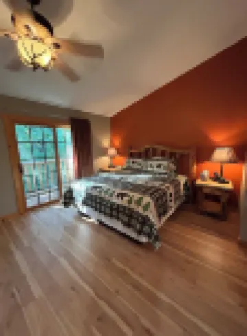 Cozy 2-bedroom cabin steps away from starved rock state park