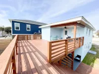Gone Coastal Upper Unit. Easy walk to beach and boardwalk