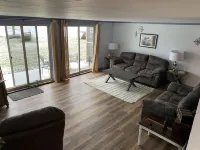 Lakefront cottage w/ convenient access to restaurants, atv and snowmobile trails