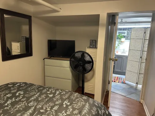 Cozy 1-bedroom apartment just 6 minutes drive to Morton Arboretum