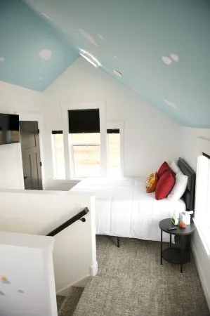 The Shelley Tiny House - Sleeps 5