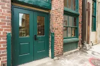 Charming DT Apartment Loft l Parking+Rooftop+Gym! Sleeps 4