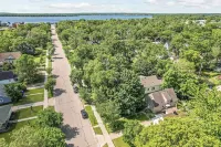 Family & dog friendly; 5 min walk to beach, bars, downtown, restaurants and park