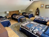 Sandy beach, quiet lake, great fishing & beautiful sunsets w/2 kayaks & gameroom