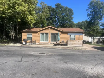 Cozy Cub Cabin 2 Sleeps 10 Full Linens Provided