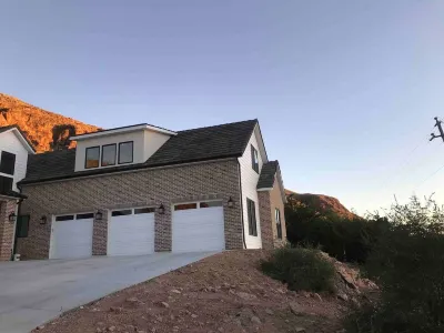 Private Scenic Stay at Sycamore Lane