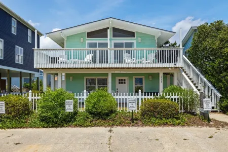 Atlantic Breeze North - Renovated & Cozy - Walk To Beach