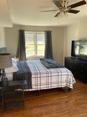 Near great hiking trails and the friendly amenities of downtown Travelers Rest Отели в г. Травелерс Рест