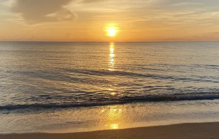 Hobe Sound Waterfront Gem ~ Private Dock and Boat Launch ~ 3 min to the beach!