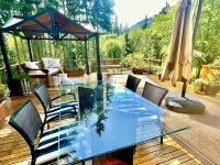 Peaceful Oasis In The Woods. Private deck and entrance.