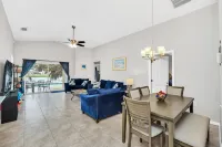 Waterview Villa with Private Pool/Spa