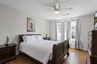 Wallk to coffee shops restaurants, breweries all with in 1.5 miles of downtown