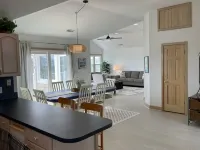 Spacious, Bright, & Airy Home - 100 steps to beach