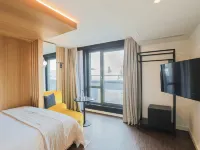 Bob W Münchner Freiheit Hotels near Leopoldstrasse