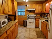 Near West Jefferson, Boone + Blue Ridge Parkway! Mountain get away w/ fireplace. Hotels in Pine Swamp