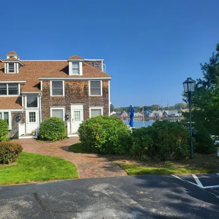 Cozy condo with harbor views. Walk to Dock Square and Beach.