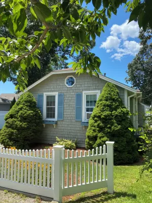 Peaceful Cottage in the Heart of Osterville Village Walk to Shops & Restaurants