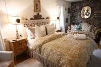 Scottland Yard Farm -Queen's Quarters - Apartments
