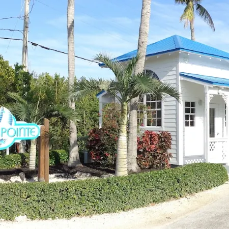 Ocean Oasis at Ocean Pointe Key Largo Pool Jacuzzi Beach in a Safe Gated Resort