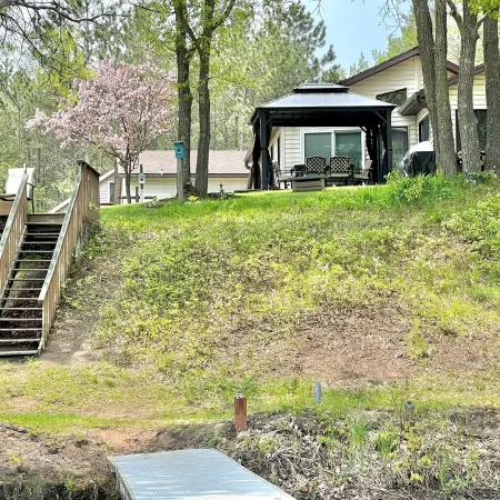 Lakefront! Pine Cone Cottage on Lake McKinley NEW