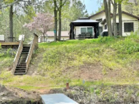 Lakefront! Pine Cone Cottage on Lake McKinley NEW