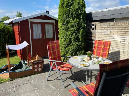 Children and pet friendly vacation home "Zur Friesenkate" Отели в г. Тоссенс