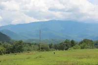 Smoky Mountains Cabin w/ Hot Tub & Cozy Fireplace