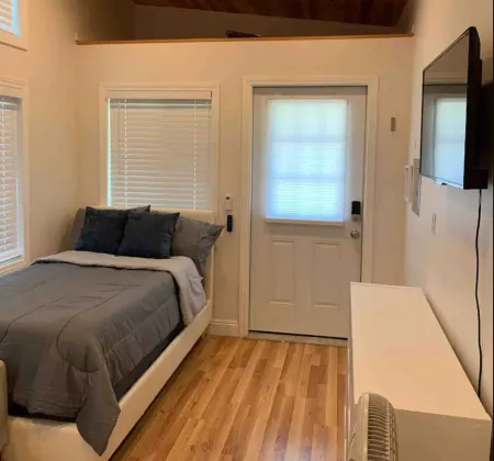 Cute Tiny House in Lakeside