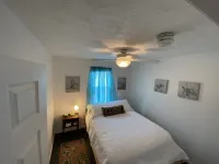 Lakefront Cottage- big enough for your family,  plus more!