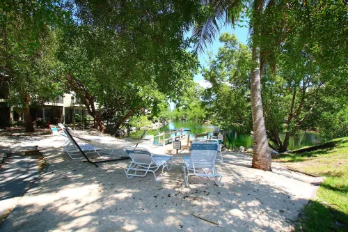 New! Casa Azul Oceanside - Golf Cart, 2 King Suites, Pool, Beach, Pickle, Kayaks