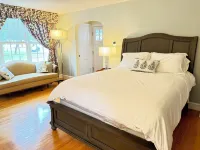 Charming 4Bds+1crib house with patio Amherst Center 매사추세츠 대학교 애머스트 주변 호텔