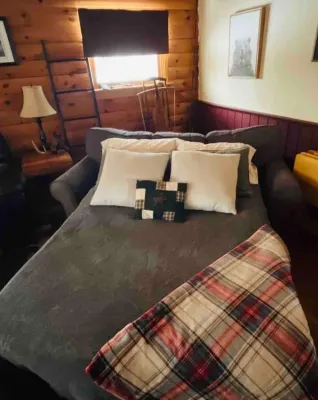 Private Cozy Log Cabin minutes from Lake George