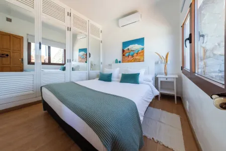 CORNER OF THE OCEAN. POOL-JACUZZI-CLIMATIZED SPA. SEA VIEWS-WIFI- SATELLITE TV