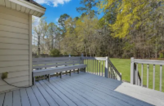 Relaxing & spacious 4BR home, fire pit & private fenced in backyard