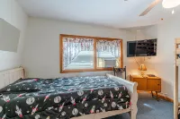 Waterfront Cabin - Family and Dog Friendly