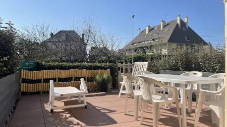 Cabourg - Comfortable apartment 1 / 6pers WIFI in RDJ with terrace 100m beach Отели рядом с достопримечательностью «Méridien De l'Amour»