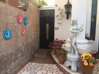 Entire 2nd Flr-Santa Monica Luxury Roman Villa Suite