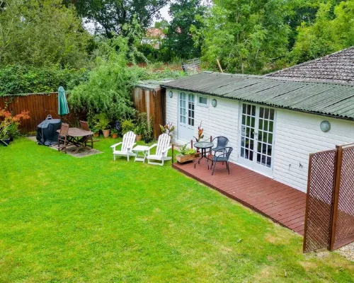 Lymington Self-Catering Garden Retreat Hotels in Lymington and Pennington