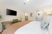 Cozy Couple's Oasis Located in the Highly Desired Pointe Royale Community