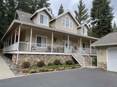 Spacious Lake Almanor West Getaway - Enjoy Everything the Lake Has to Offer