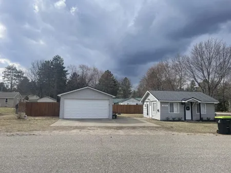 Fully renovated cabin with new furnishings and appliances.