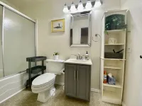 Modern, Spacious, and Private 1BR Suite