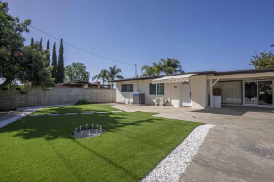 New Renovated 3BD/2BA House(1K Mbps Wifi, Netflix,Pet-friendly) Hotels near West Covina Library